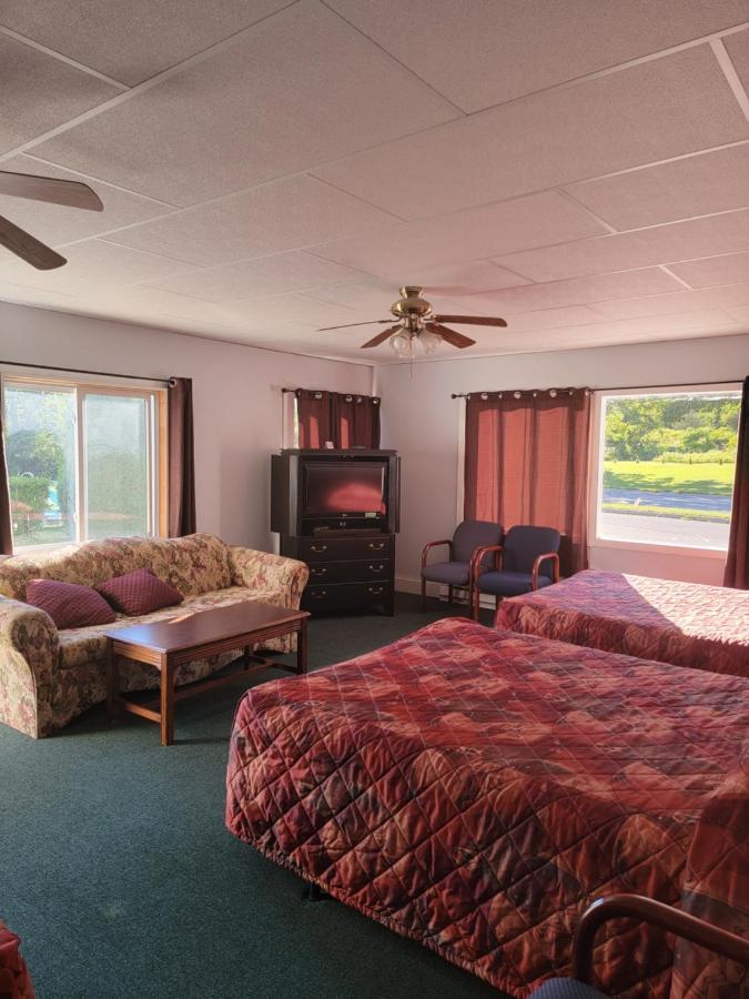 Gateway Motel Gananoque Exterior photo