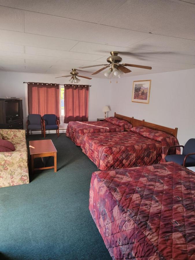 Gateway Motel Gananoque Exterior photo