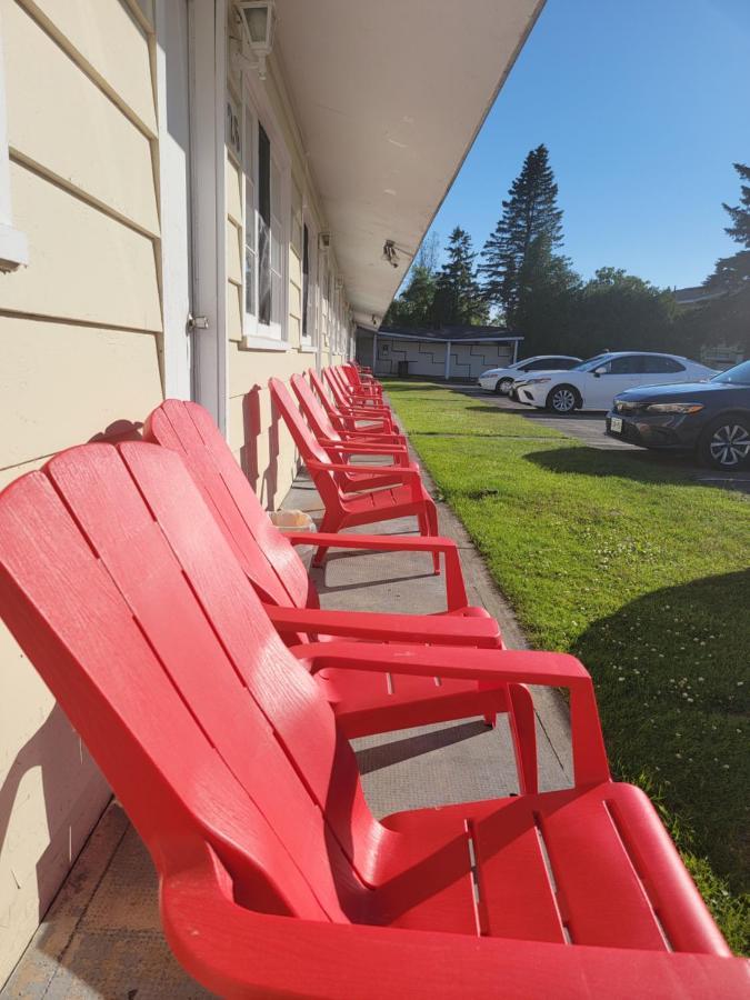 Gateway Motel Gananoque Exterior photo