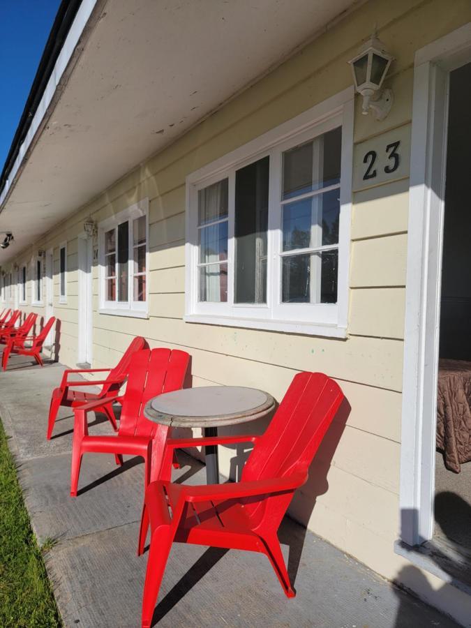 Gateway Motel Gananoque Exterior photo