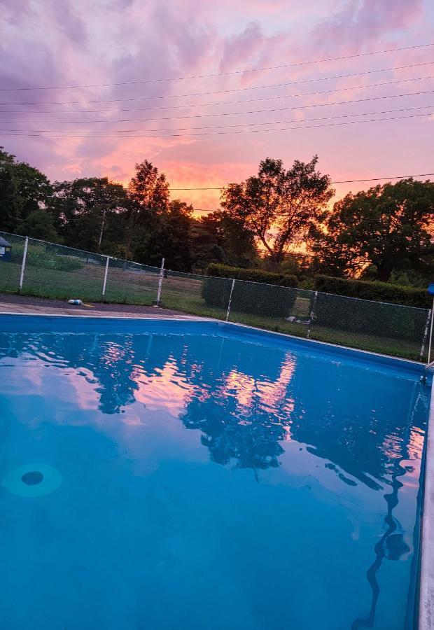 Gateway Motel Gananoque Exterior photo